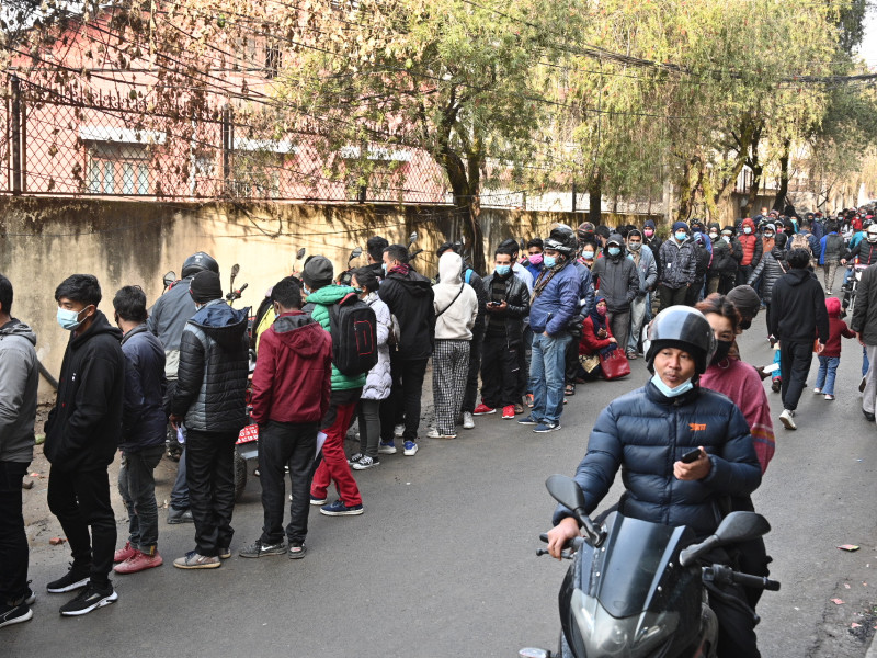 खोपकार्ड अनिवार्य गरिएपछि खोप लगाउनेको चाप बढ्यो